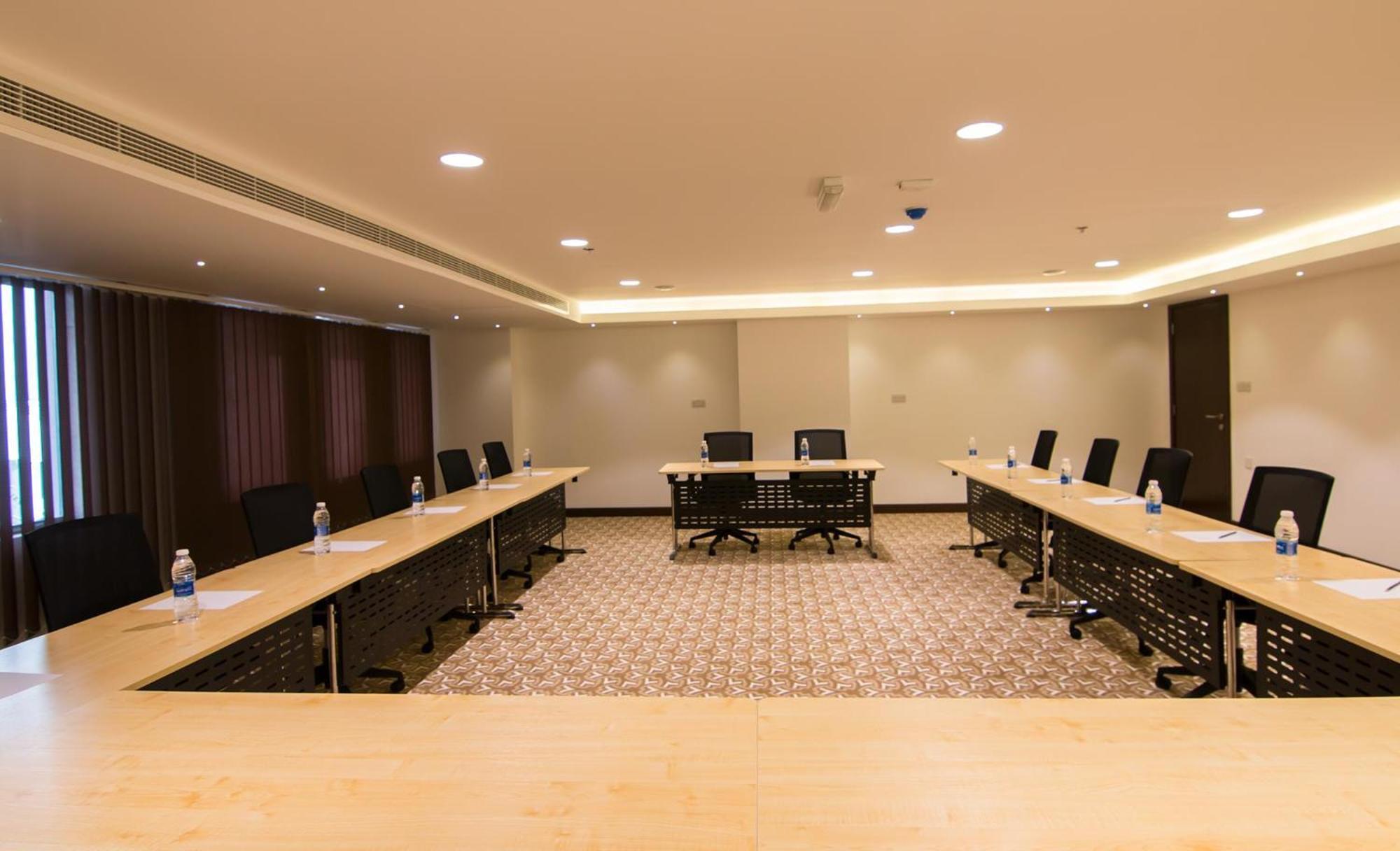 City Park Hotel Apartments Maskat Zewnętrze zdjęcie